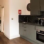 شقة Lovely Flat On Bath Road - Flat 6