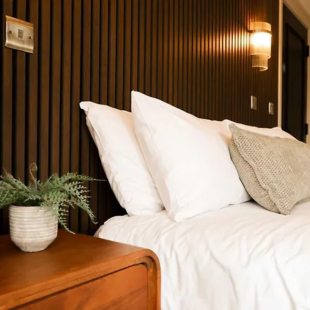 Lovely Flat On Bath Road - Flat 6 *