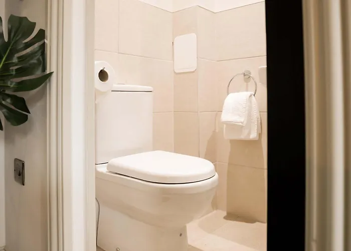 Lovely Flat On Bath Road - Flat 6 Apartment *