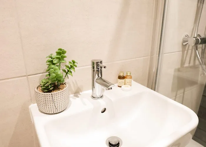 Lovely Flat On Bath Road - Flat 6 Apartment *